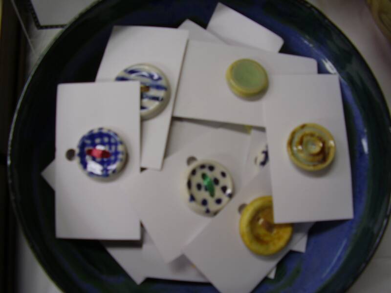 BUTTONS, PINS & JEWELRY
